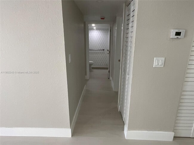 Photo - 10825 SW 112th Ave Unidad 304