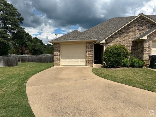 Building Photo - 4002 Mobley Cir Rental