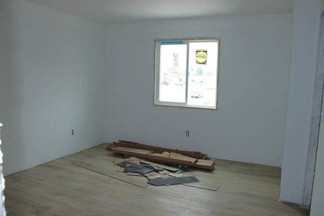 Photo - 109 E Division St