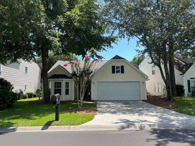 Building Photo - Beautiful Lake Side Location! Lake Linden ... Rental