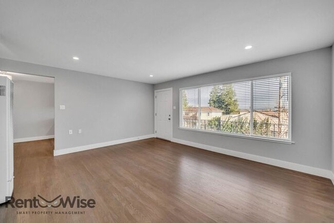 Photo - 1600 5th Ave