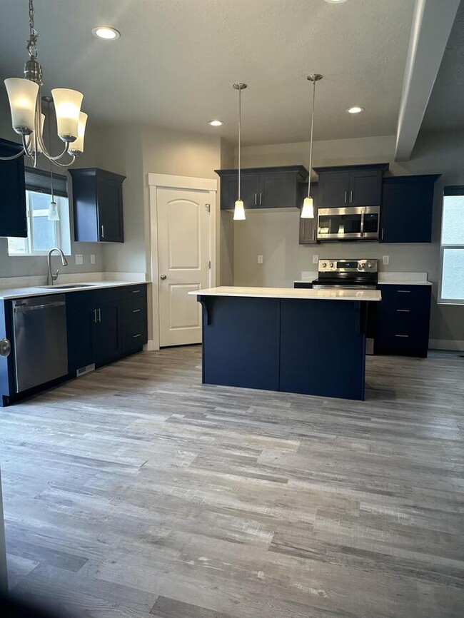 8703 N Riviera Alley