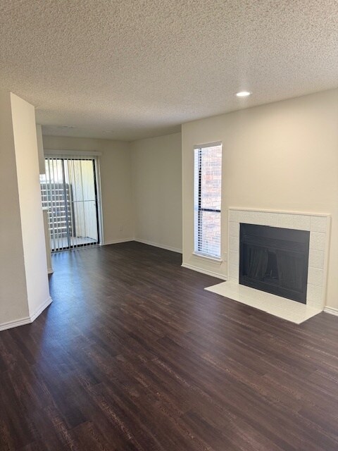 Living Room Flowin our Diamond - Sunset Point Apartment Homes