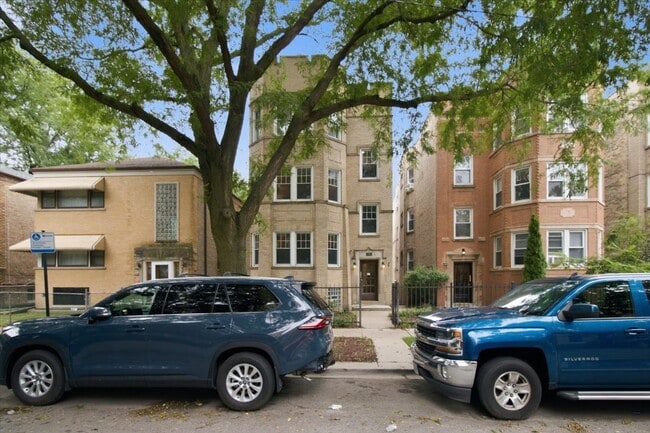 Building Photo - 2141 W Arthur Ave