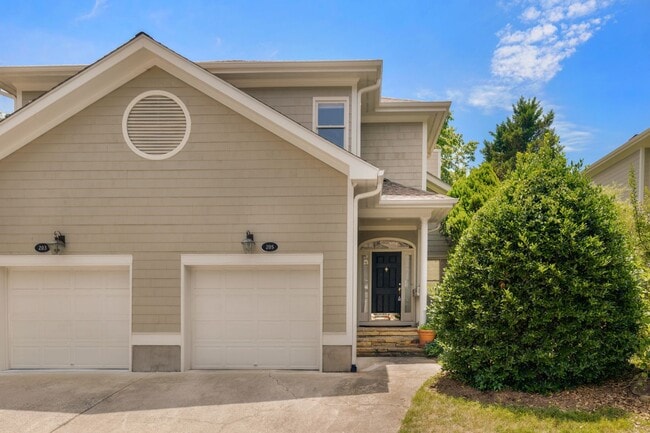 Building Photo - Light filled 2 bed, 2.5 bath townhome with garage minutes from UNC