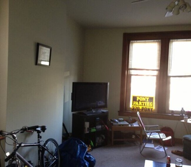 Photo - 2643 Bellevue Ave Unit #2