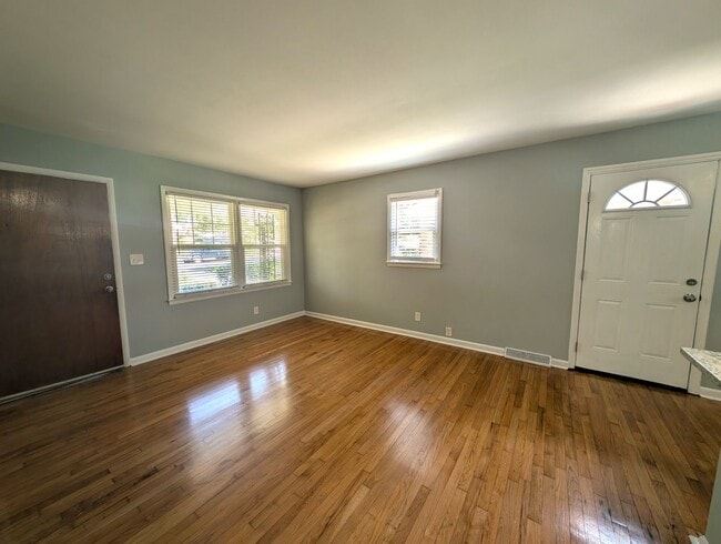 Photo - Minutes from UPTOWN! 4 Bedroom!  100% Remodeled!