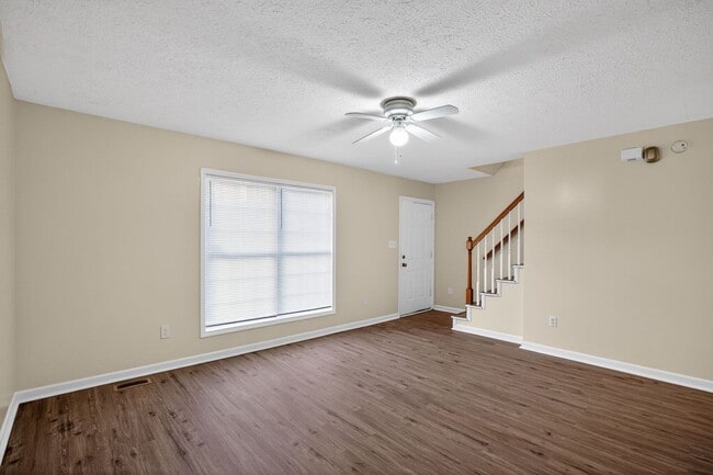 Photo - Newly Renovated Townhome in Presidential Lakes