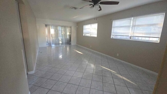 Photo - 4061 NW 9th Ave Unidad 4061