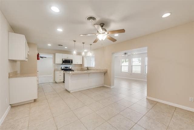 Building Photo - 8611 Hanford Dr Rental