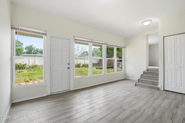 Photo - 6713 Provost Rd N