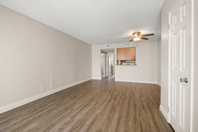 Chatsworth Plaza Apartments - Chatsworth Plaza Apartments