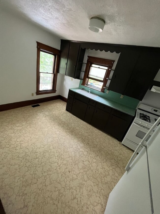 Photo - 549 Pine St Unit 1015 1/2 Catherine Street