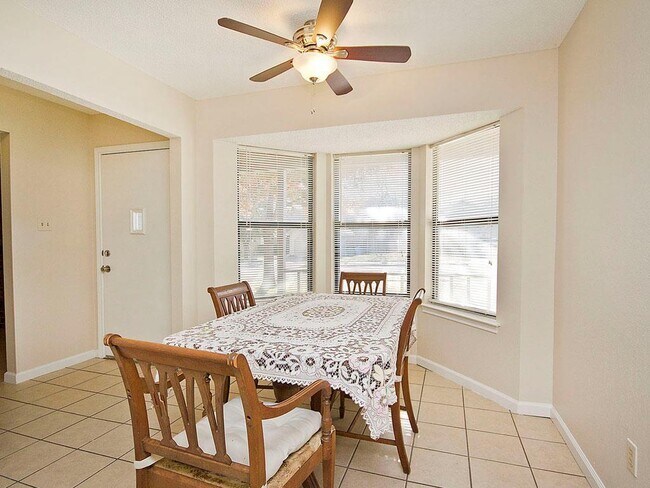 Photo - 904 Norwell Ln
