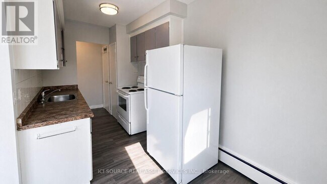 Photo - 333 Gibb St Unit 16