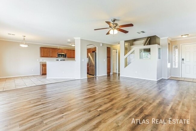 Photo - 912 E Mayfield Cir