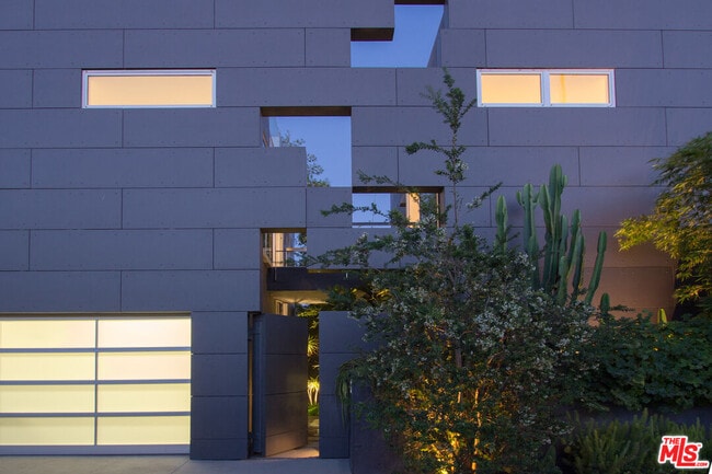 Building Photo - 1201 Cabrillo Ave