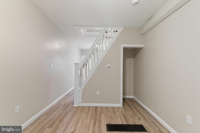 Building Photo - 2528 Collins St