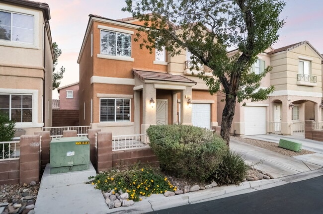 Photo - "Charming 2-Bed Oasis with 2.5 Baths in the Heart of Las Vegas with a 1 Car Garage. – 1,404 Sq F...