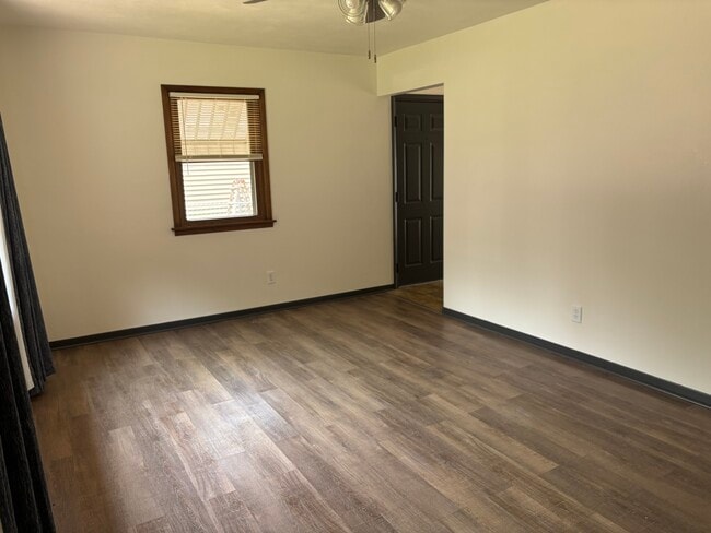 Photo - 2544 Glenn St