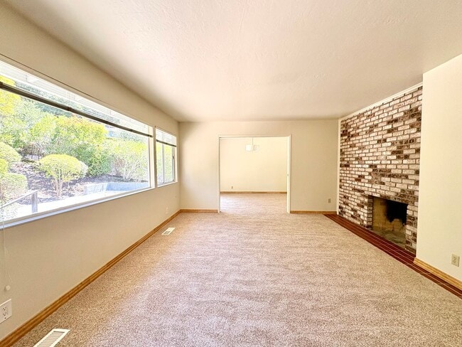 1732 Las Gallinas Ave