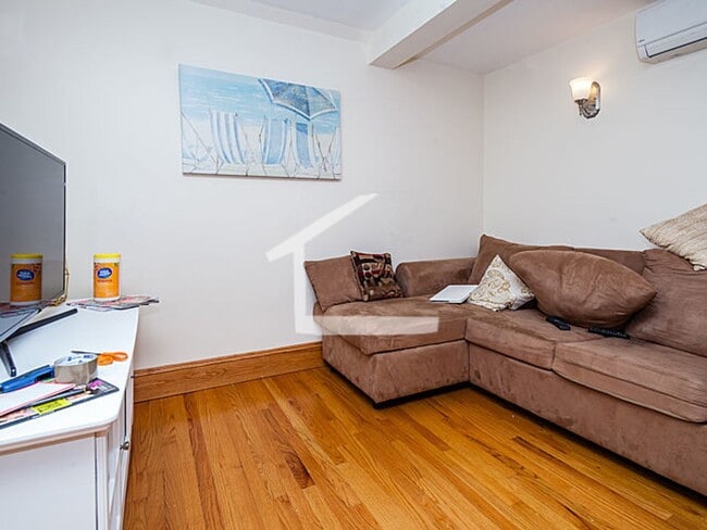 Photo - Nicely renovated, pet friendly 2 bed in the heart of Beacon Hill.