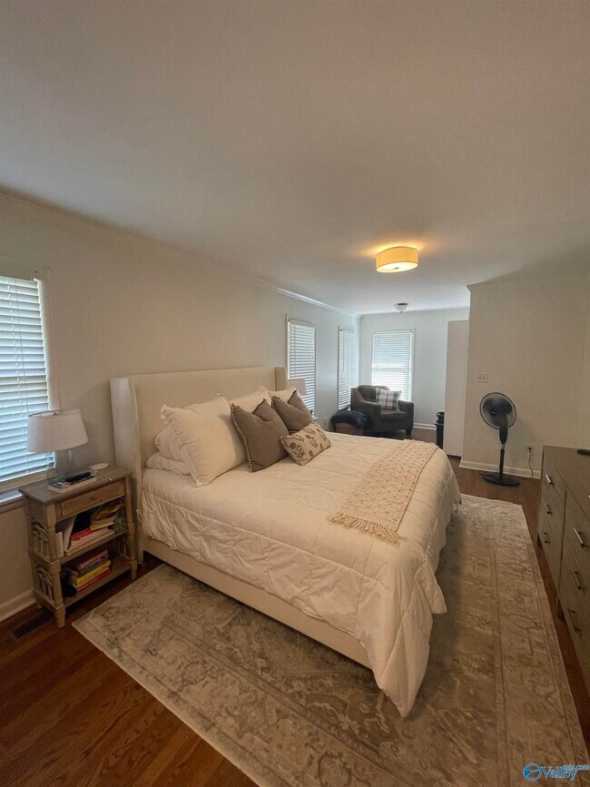 Photo - 1302 Cleermont Dr SE