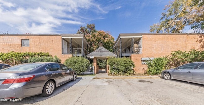 Building Photo - 718 Harding St Unit 13