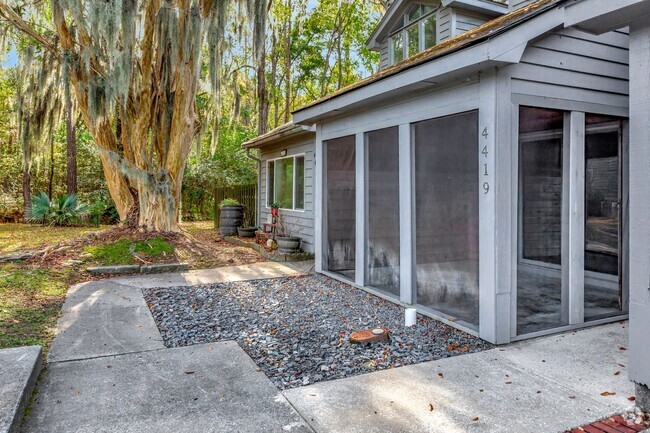 Building Photo - Charming Townhome with Easy Ashley River A...