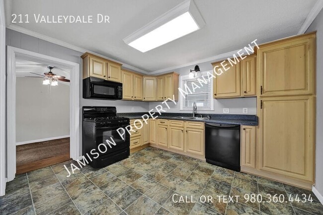 Photo - 211 Valleydale Dr