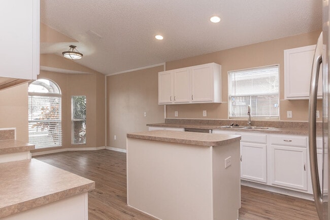 Photo - 565 Blue Water Ave