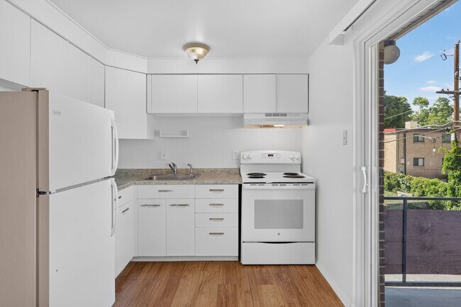 715 Moore St Unit 4