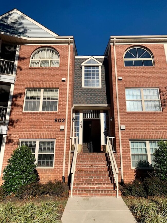 Top floor 3 BR 2.5 BA gorgeous condo! - Top floor 3 BR 2.5 BA gorgeous condo!