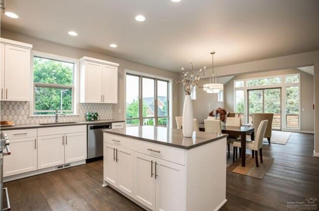 Photo - Stunning home NE Bend