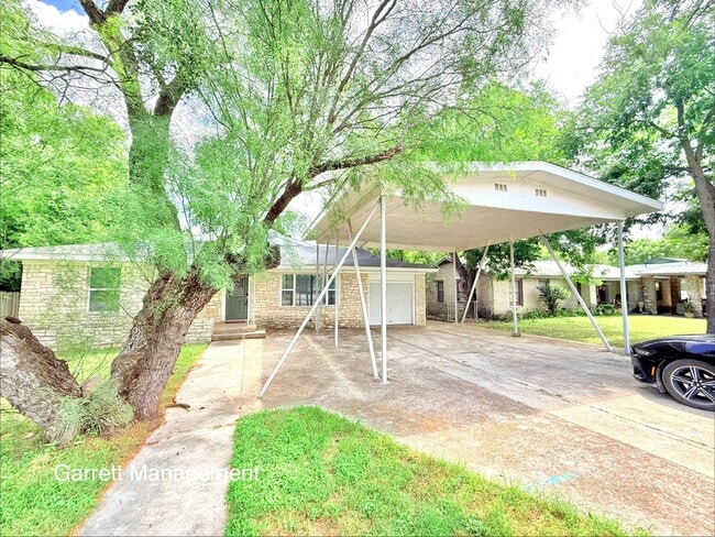 Photo - Spacious 5 Bedroom, 3 bath