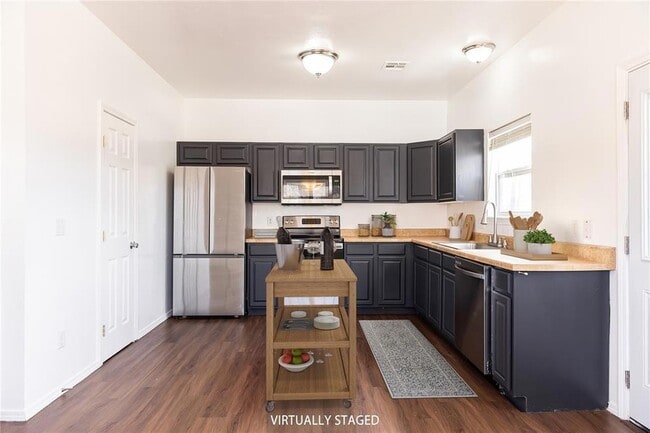 Photo - 915 E Perkins Ave