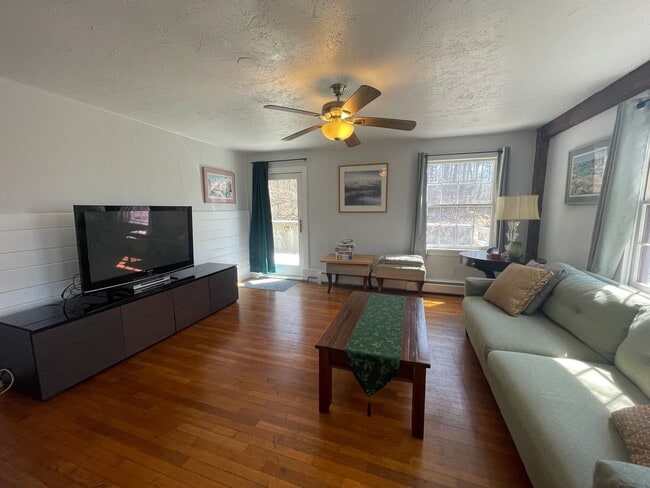 Photo - 182 Division St Unit Lower