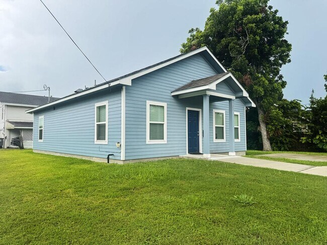 Photo - 1408 N De Leon St