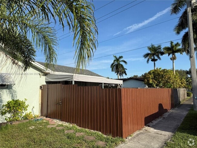 Building Photo - 11610 NW 35th St Unit 11610 Rental