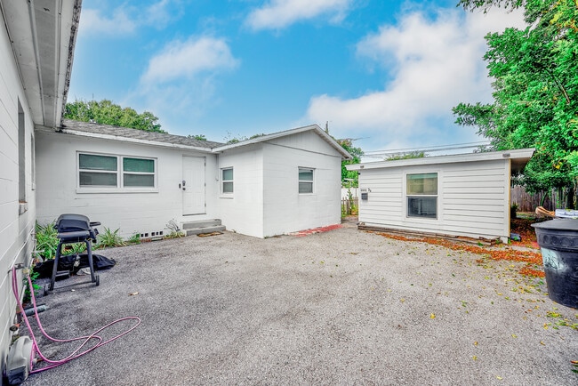 2631 15th Ave N Unit 2