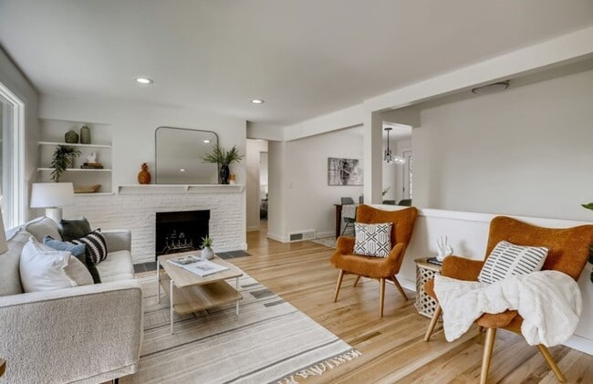 Photo - 3Bd/1.75Ba Seattle House