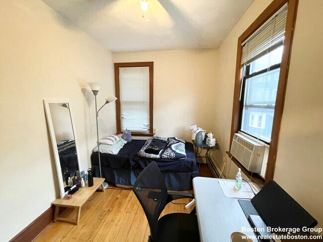 Photo - 1568 Tremont St Unit 2