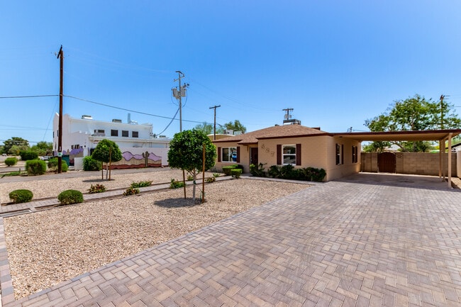 Photo - 527 E Whitton Ave