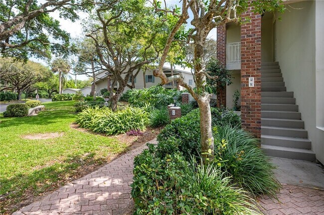 101 Park Shores Cir Unit 2W