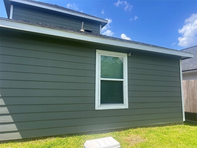 Building Photo - 17030 Marie Vlg Dr Rental