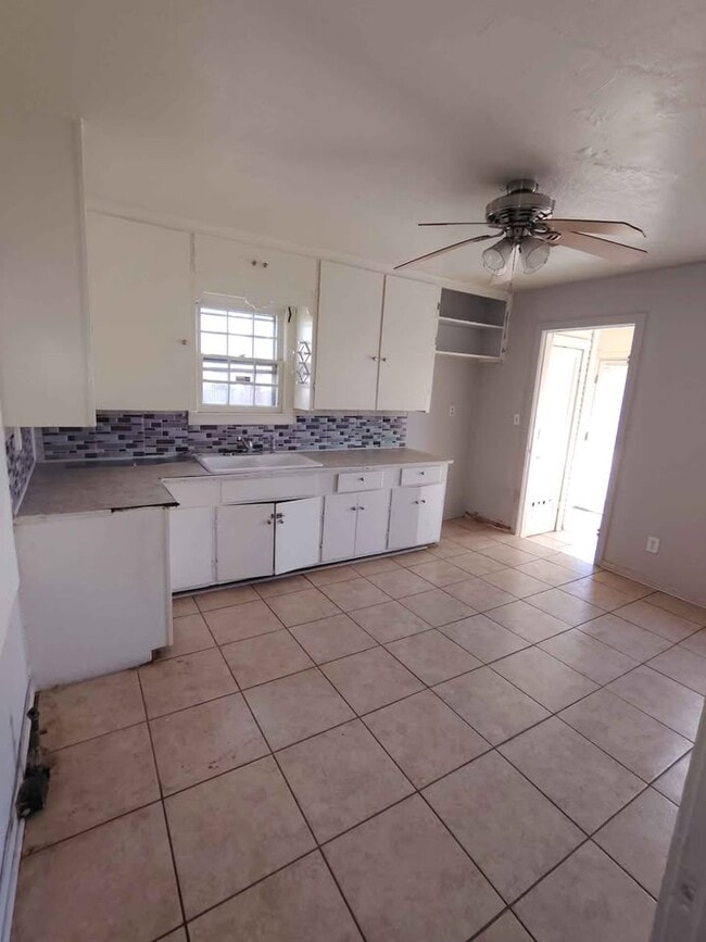 Photo - 207 E Chestnut Ave