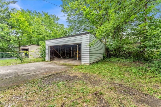 Building Photo - 915 Helmsdale Rd Unit 3