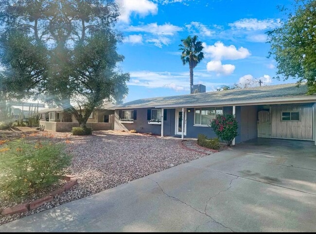 Building Photo - 6558 E 2nd St