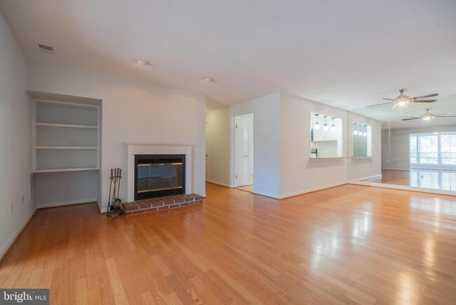 Photo - 10076 Oakton Terrace Rd Unit 10076