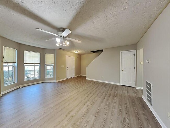 Photo - 2892 Norfair Loop